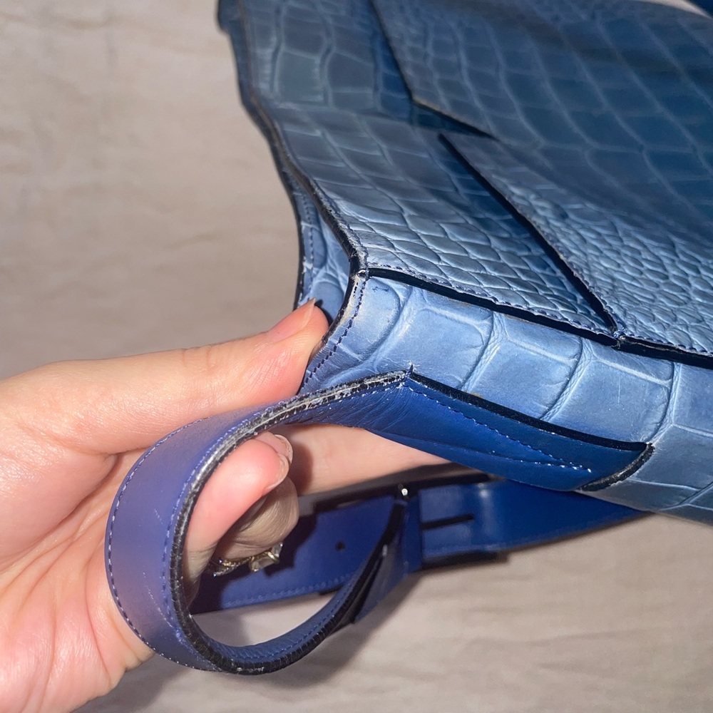 VINCE blue crocodile embossed leather crossbody purse - Picture 8 of 8